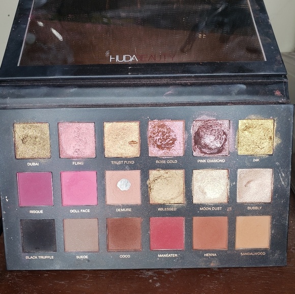Huda Beauty Rosegold Pallet - Picture 2 of 2